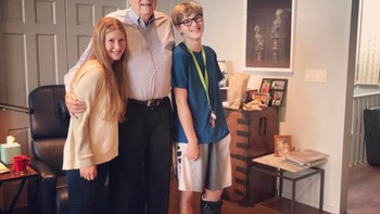 Kalau ini Jennifer bersama Rory, putra kedua Bill Gates. Mereka bersama sang kakek. Foto: Instagram