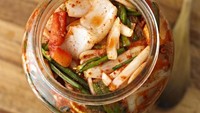 Saus salad Korea, kimchi memiliki satu ton manfaat probiotik. Kimchi mengandung bakteri asam laktat yang dibutuhkan usus. Foto: iStock