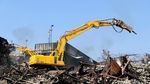 Pasar Senen yang Bekas Terbakar Mulai Dibongkar