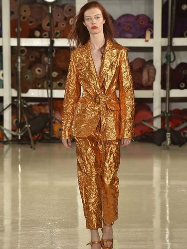 Minggu Lalu Pelayan Resto, KIni Wanita Ini Jadi Model Terlaris di NYFW