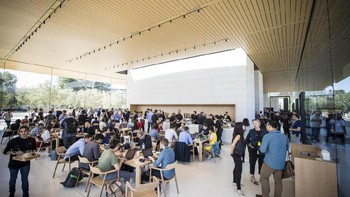 Begini suasana dalam Mac Caffe. (Foto: cnet)
