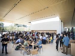 Menjelajah Megahnya Markas Luar Angkasa Apple