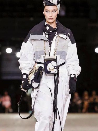 Ketika Gigi & Bella Hadid Pakai Turban di New York Fashion Week
