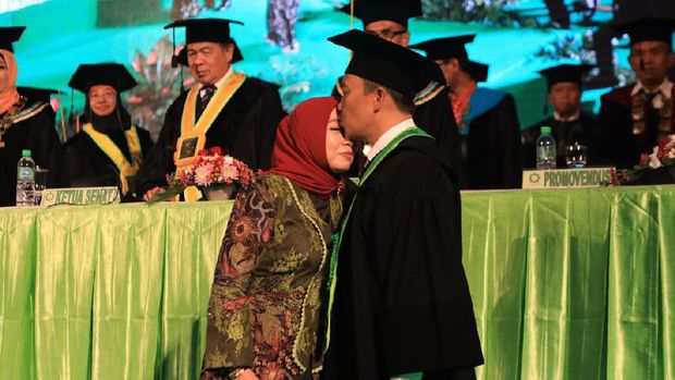 Raih Gelar Honoris Causa, Menpora Bercerita Soal Cita-citanya Jadi Guru