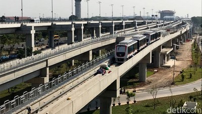 Melihat Persiapan Skytrain Jelang Beroperasi Hari Minggu