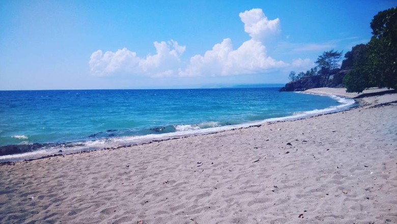 Pantai Kencana di Sumbawa (@didiirawan07/Instagram) Pantai Kencana di Sumbawa (@didiirawan07/Instagram)