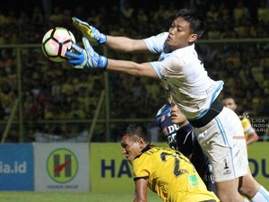 Ironi Kiper Legendaris Arema Kurnia Meiga Tiba-tiba Jual Medali Berharga