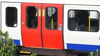 Penyebab ledakan yang terjadi di dalam gerbong kereta bawah tanah London masih terus diselidiki. Foto: REUTERS/Hannah McKay