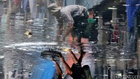Pemerintah Provinsi DKI bersama dengan Pemerintah Pusat akan menata kawasan kumuh di DKI Jakarta dengan target Jakarta bebas dari kawasan kumuh pada 2019.