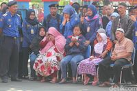 Isak Tangis Warnai Pelepasan Jenazah Imam Petugas Damkar Bandung