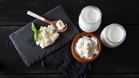 Tidak seperti yogurt, kefir mengandung beberapa strain ragi dan bakteri. Itu berarti kefir tentu saja lebih baik dari susu probiotik lainnya. Foto: iStock