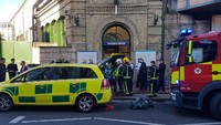 Ledakan dilaporkan terjadi di dalam gerbong kereta bawah tanah yang sedang berhenti di stasiun Parsons Green, London Barat. Foto: TWITTER/@ASolopovas/via REUTERS