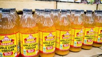 Cuka sari apel diketahui bagus untuk kesehatan usu.  Selain dapat membantu mengurangi acid reflux, cuka asri apel juga berfungsi untuk mengatur pencernaan. Foto: iStock