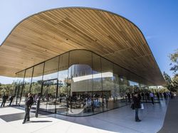 Menjelajah Megahnya Markas Luar Angkasa Apple