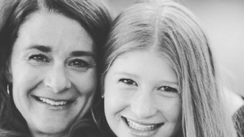 Tersenyum bersama sang ibu, Melinda. Foto: Instagram