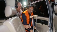 KPK juga menahan Helman Herdady usai terjaring operasi tangkap tangan dalam kasus menerima suap Rp 4,4 miliar terkait pengerjaan pembangunan infrastruktur di Kabupaten Batubara tahun 2017. 