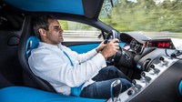 Mobil sangat impresif, stabil, dan konsisten. Akselerasi dan pengereman sangat fantastis, ungkap Montoya. Foto: Dok. Bugatti