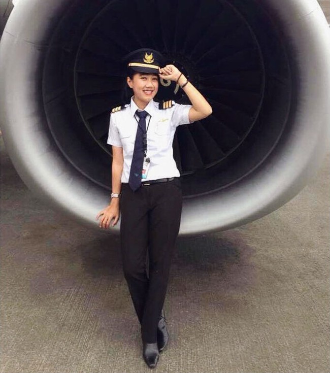 Divi Chandani merupakan salah satu pilot maskapai penerbangan Garuda Indonesia. Foto: Instagram