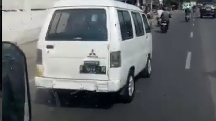 Aksi Kejar-kejaran ala GTA Sopir Mobil Jadul Vs Dishub di Jaktim