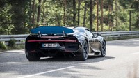 Saat penghitungan, Bugatti menggunakan jasa mantan pebalap F1, Juan Pablo Montoya.  Foto: Dok. Bugatti
