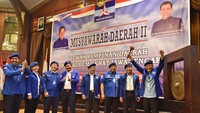 Ketua Badan Pembinaan Organisasi, Keanggotaan dan Kaderisasi (BPOKK) Partai Demokrat Pramono Edhie Wibowo bersama Wakil Ketua BPOKK Sasdawati dan sejumlah pengurus Partai Demokrat membuka secara resmi acara tersebut. Foto: dok. Partai Demokrat