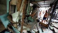 Penertiban tersbeut dilakukan terkait proyek Double-double Track dari PT KAI.