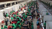 Aktivitas Pasar Tongil yang dibuka antara pukul 15.00 - 16.00 dan berisikan sepenuhnya para wanita. Pasar ini menjual beragam kebutuhan mulai dari daging perlengkapan hingga pakaian tersaji lengkap. Pasar ini hanya terbuka untuk ekspatriat jangka panjang dan hanya bisa diakses oleh semua orang yang tinggal di Pyongyang. Instagram/@polinpolly