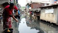 Diketahui hingga saat ini masih ada lebih dari 34 ribu hektar kawasan kumuh yang tersebar di seluruh Indonesia atau baru 10% yang terlaksana dari target pemerintah.