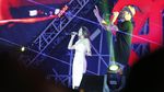 Monita Tahalea Cantik Bersinar di Atas Panggung