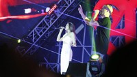 Mereka menyanyikan lagu ‘Brighter As One’ milik Alexa. Foto: Dicky/detikHOT