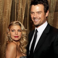 Nama belakang Josh Duhamel sering diucap seperti tulisannya, du-ha-mel padahal pengucapan yang benar du-mel. Foto: Fergie dan Josh Duhamel (Kevin Winter/Getty Images)