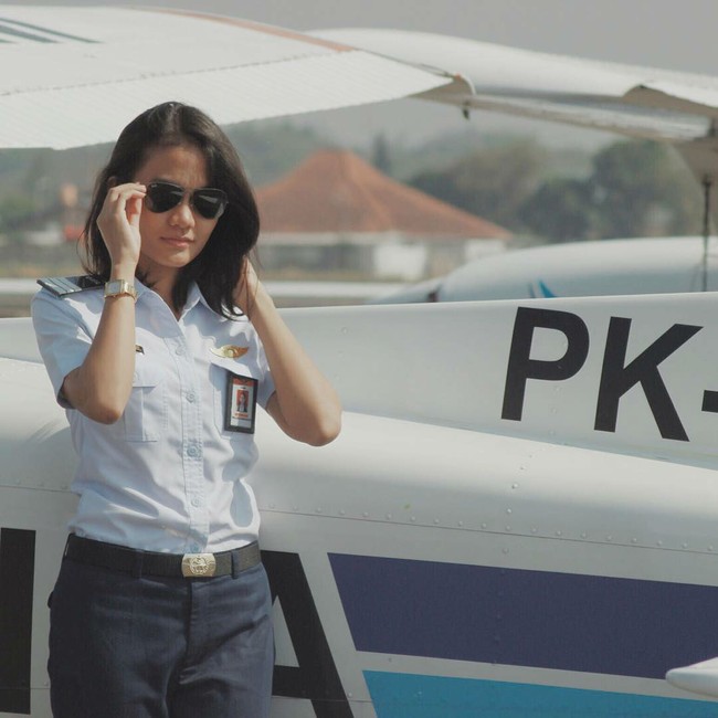 Mellisa Anggiarti adalah pilot cantik yang pernah belajar sekolah penerbangan di BIFA. Foto: Instagram