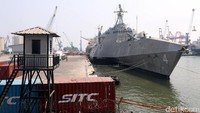 Kapal perang USS Coronado (LCS-4) tiba di Pelabuhan Tanjung Priok, Jakarta, Kamis (14/9/2017).
