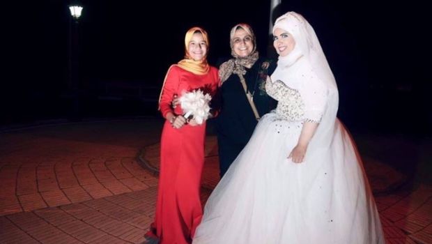  Viral  Foto Hijabers yang Menikah Tanpa Pengantin  Pria