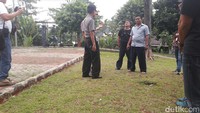Sedangkan polisi langsung melakukan penelusuran. Penyidik mendatangi Taman Palupuh, yang jadi arena gladiator.