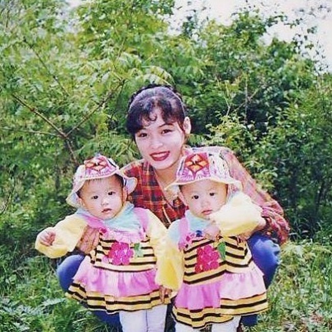 Ini adalah foto si kembar Yumeng dan Yutong saat masih kecil bersama ibunya.Foto: Instagram