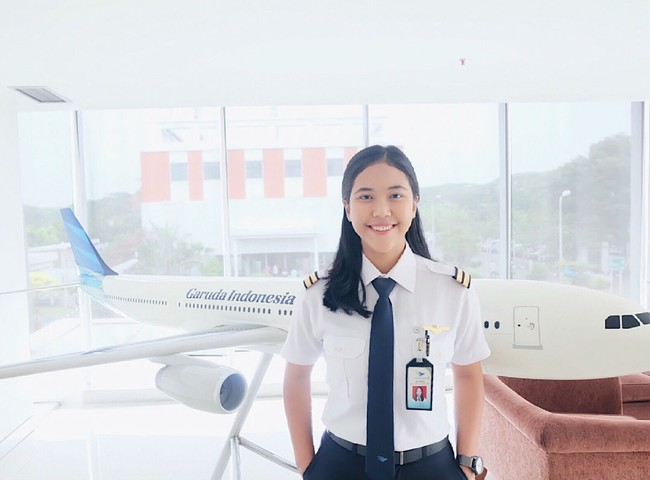 Tania Artawidjaya adalah salah satu pilot dari maskapai penerbangan Garuda Indonesia. Foto: Instagram
