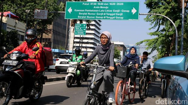 Danik gowes dari Menteng ke PSI untuk daftar caleg