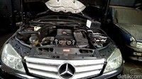 Kalau pada mobil jepang, sistem elektronik hanya punya satu modul namanya ECU. Disambungkan dengan sistem kabel, dia langsung masuk penggeraknya seperti central lock, motor, dan lainnya. Satu jalur hubungannya, ujar Winarta. Foto: istimewa/Ruly Kurniawan