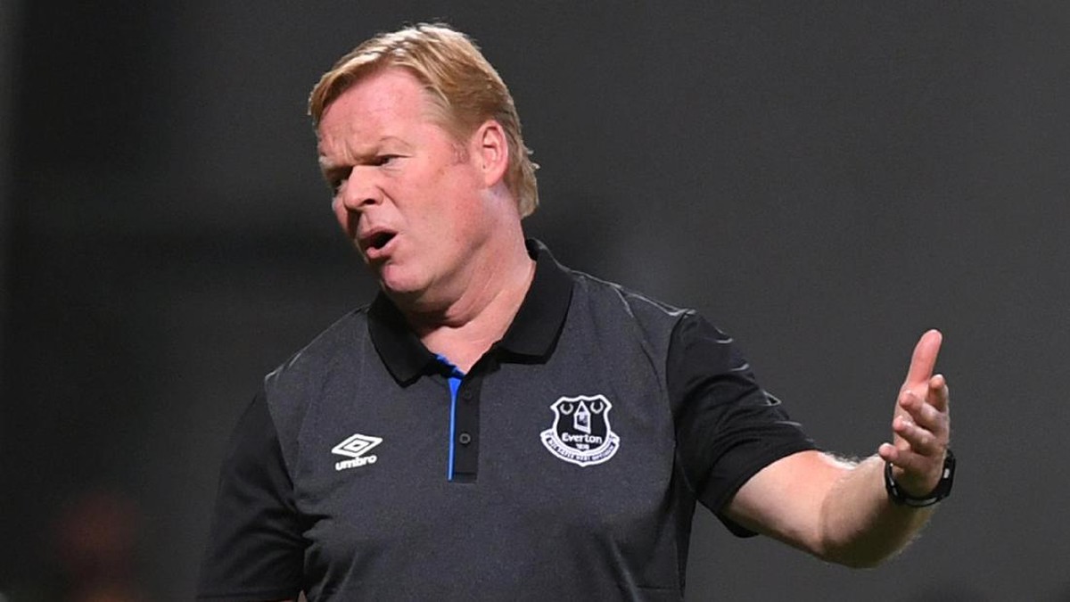 Ronald Koeman kecewa setelah Everton kalah telak dari Atalanta (Alberto Lingria/Reuters)