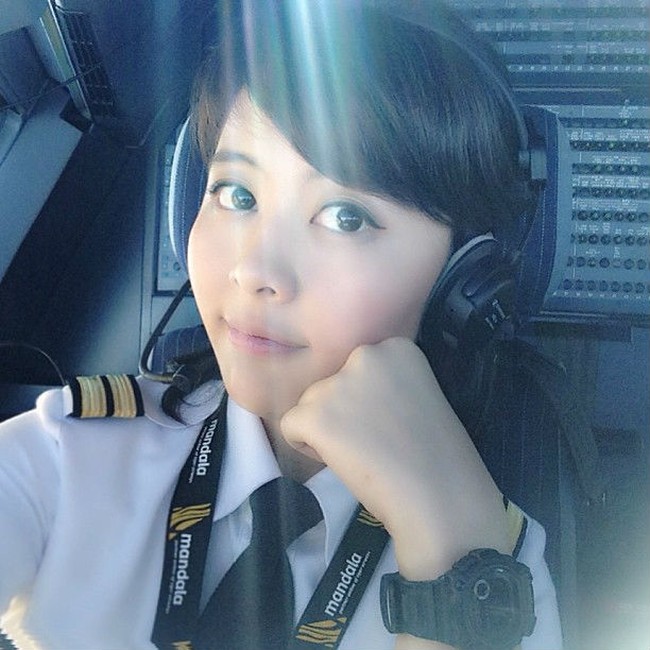 Patricia Yora merupakan pilot wanita termuda di maskapai penerbangan Garuda Indonesia. Foto: Instagram