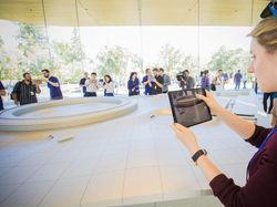 Menjelajah Megahnya Markas Luar Angkasa Apple