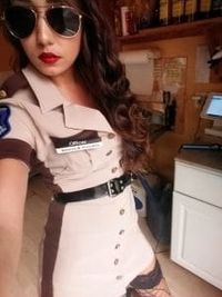 Para Barista Berbikini Ini Perjuangkan Hak Mereka untuk Menyajikan Kopi