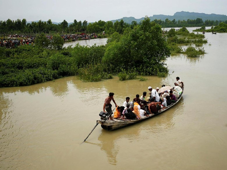 Kapal Pengungsi Rohingya Tenggelam, 10 Anak-anak dan 4 Wanita Tewas Kapal Pengungsi Rohingya Tenggelam, 10 Anak-anak dan 4 Wanita Tewas
