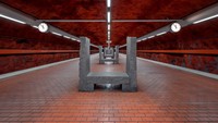 Bisa dibilang campur tangan seni dalam pembangunan stasiun ini merupakan galeri seni terpanjang di dunia. Istimewa/Boredpanda.