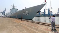 Kapal perang Changchun 150 bersandar di Pelabuhan Tanjung Priok, Jumat (15/9/2017).