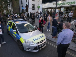 Tertangkap Kamera! Mobil Polisi Sengaja Tabrak Seorang Pria di Amerika Serikat