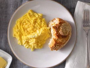 Mau Bikin Scrambled Egg Dalam 40 Detik? Ikuti Cara Chef Ini