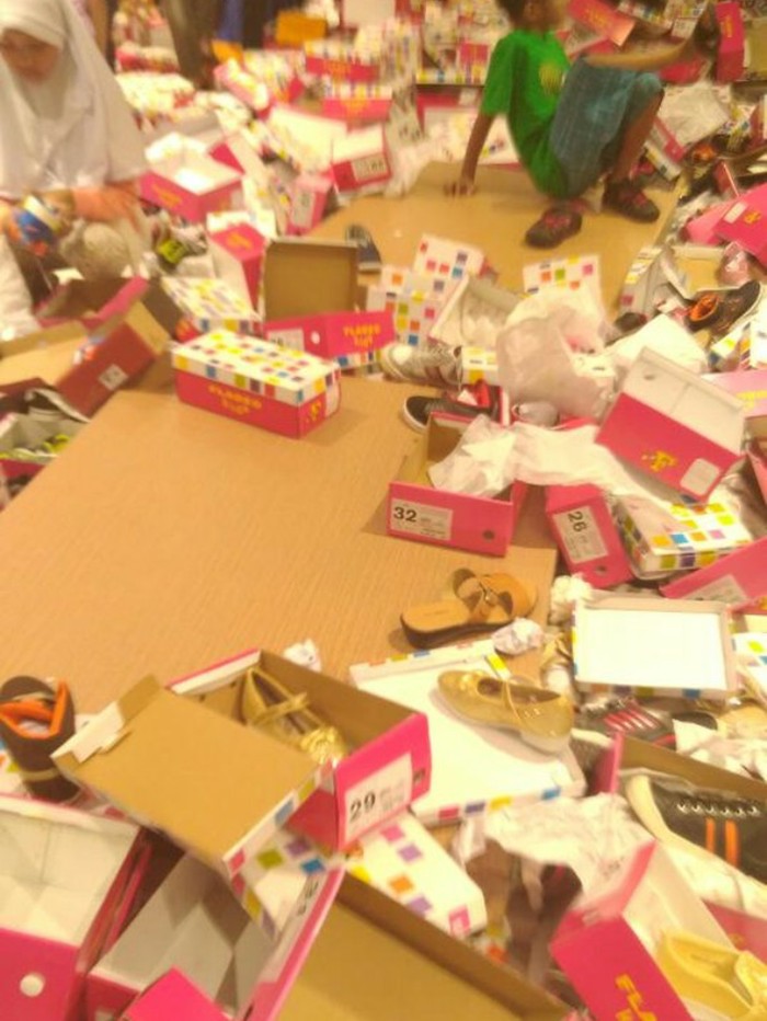 Matahari Tutup Gerai, Begini Keriuhan Pembeli Berebut Diskon