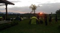 Jaraknya hanya 2 km dari Candi Borobudur